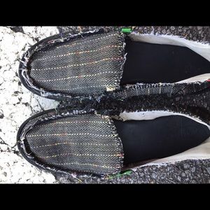 Women’s Sanuks and Sketchers Sz 10